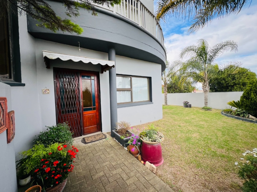 8 Bedroom Property for Sale in Rooi Rivier Rif Western Cape